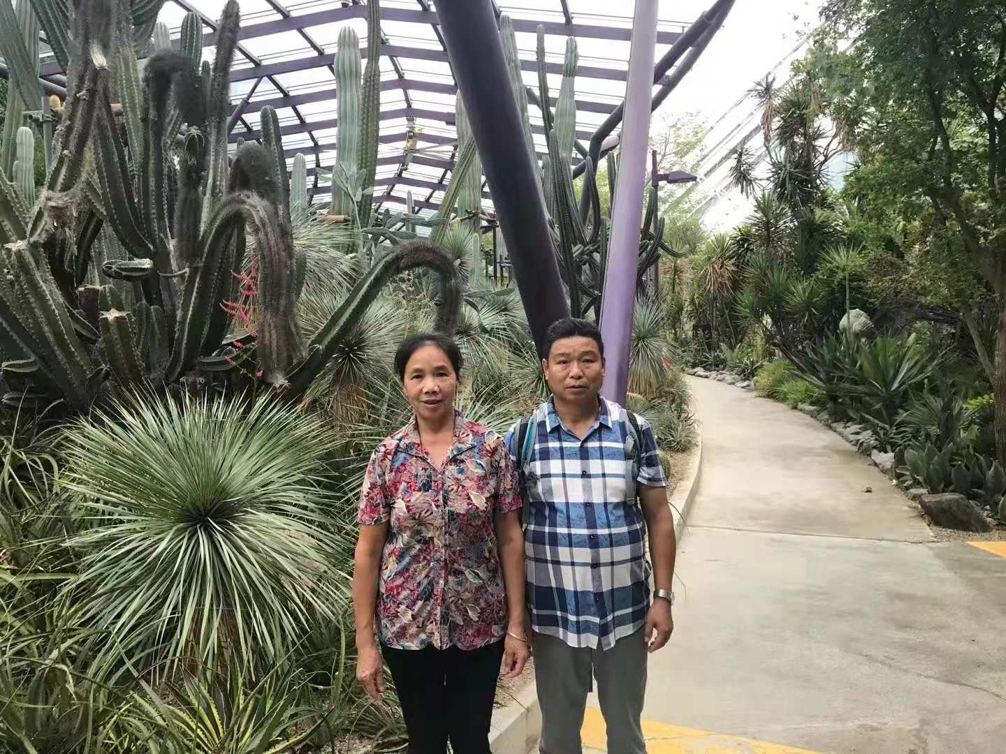 优秀员工携父母出国乐游新加坡