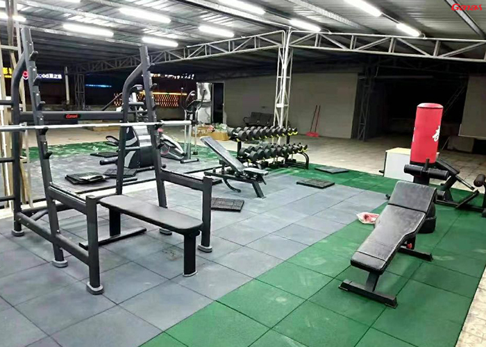 快猫成人黄色APP免费下载单位健身房器材